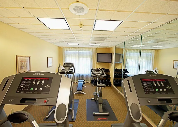 Hotel Express & By Ihg 2*